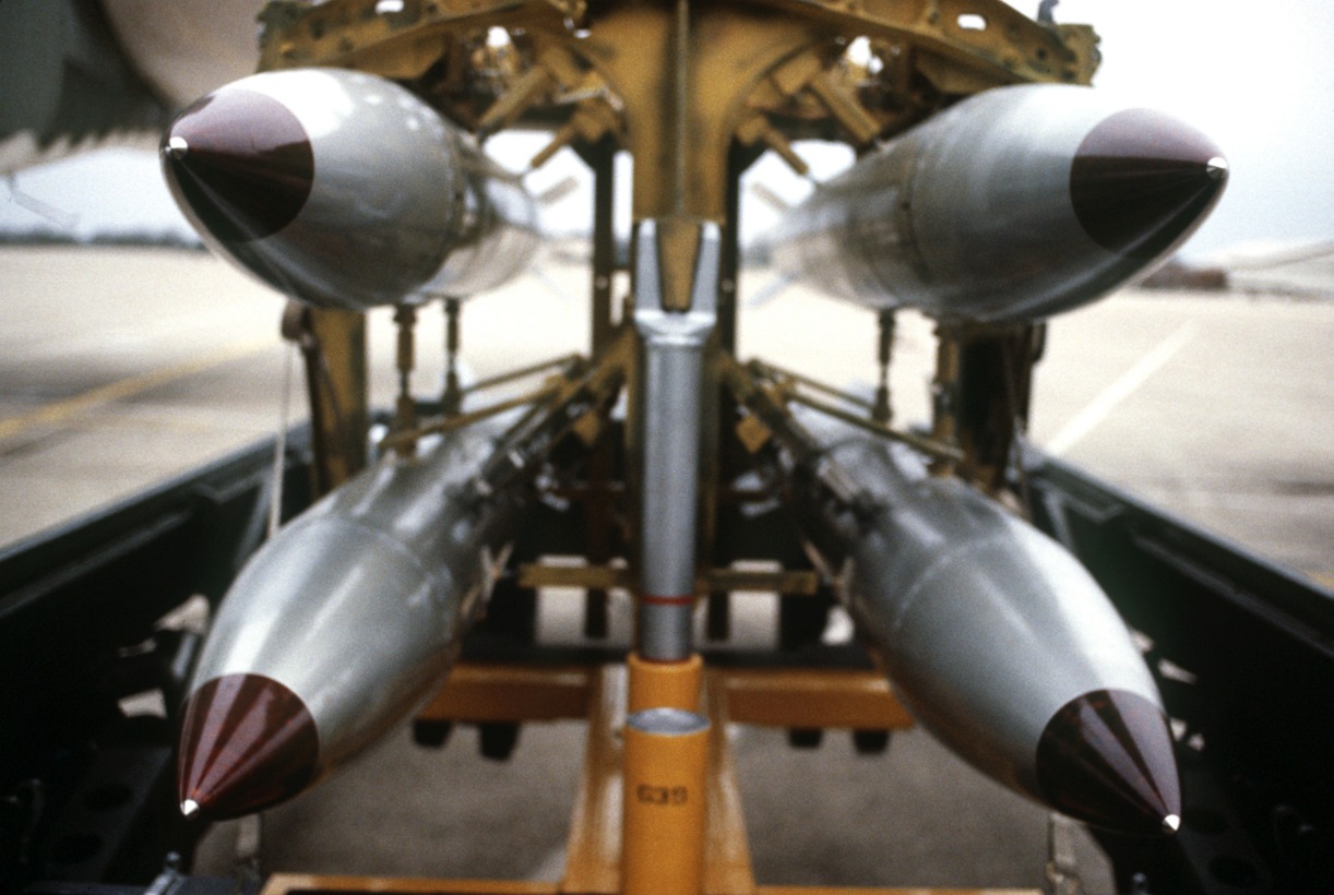 Boeing Is Reviving The Cold War Era B61 Nuclear Bomb-With Some Upgrades ...